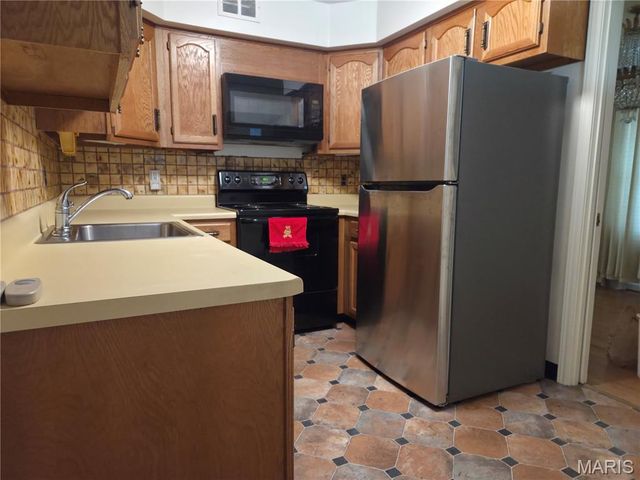 137 Woodridge Road, St Louis, MO 63122