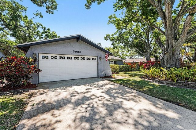 5923 DUNFRIES ST N, St Petersburg, FL 33709