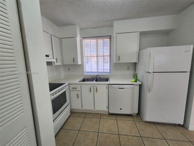 6195 NW 186th St 309, Hialeah, FL 33015