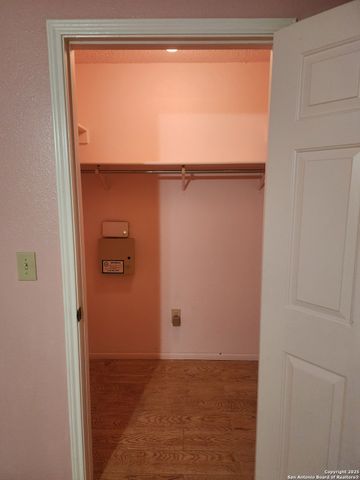 11090 Kimes Park, San Antonio, TX 78249