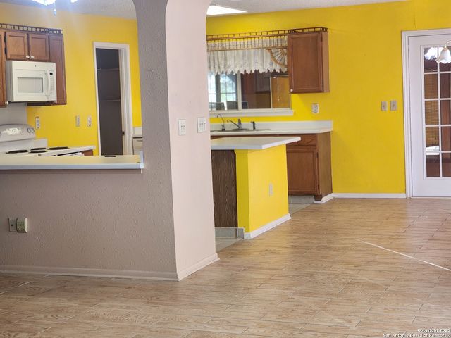 11090 Kimes Park, San Antonio, TX 78249