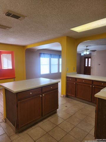 11090 Kimes Park, San Antonio, TX 78249