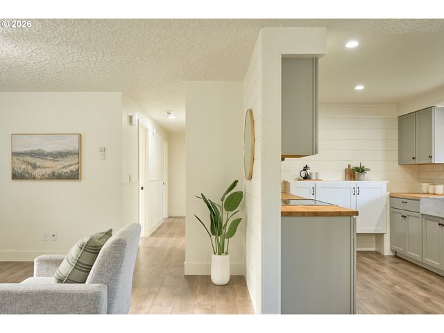 823 Ne 96TH Ave, Vancouver, WA 98664