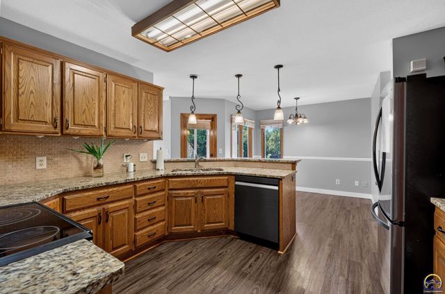 3831 SW Friar RD, Topeka, KS 66610