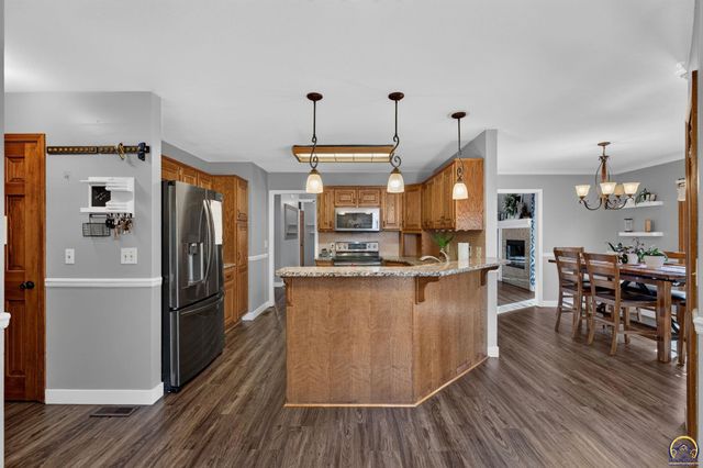 3831 SW Friar RD, Topeka, KS 66610