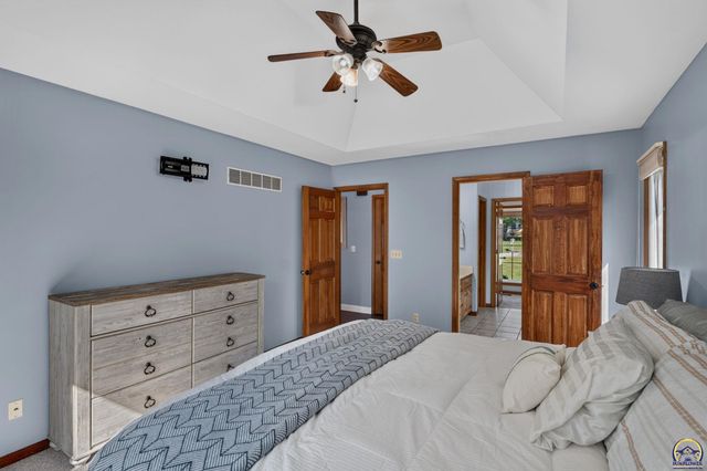 3831 SW Friar RD, Topeka, KS 66610