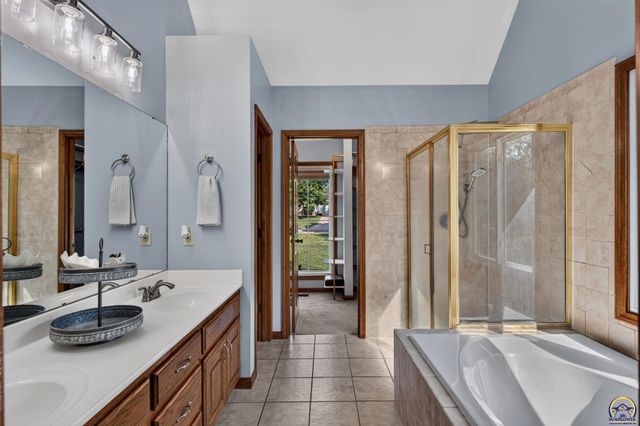 3831 SW Friar RD, Topeka, KS 66610