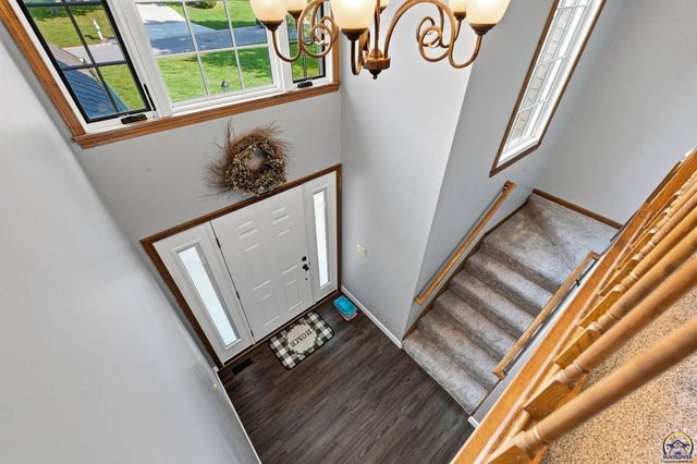 3831 SW Friar RD, Topeka, KS 66610
