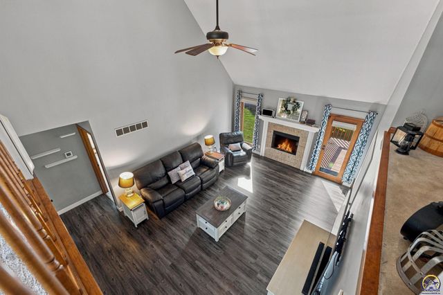 3831 SW Friar RD, Topeka, KS 66610
