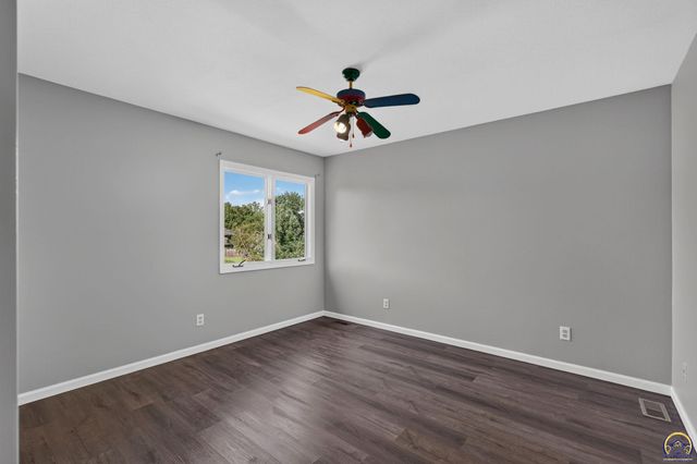 3831 SW Friar RD, Topeka, KS 66610