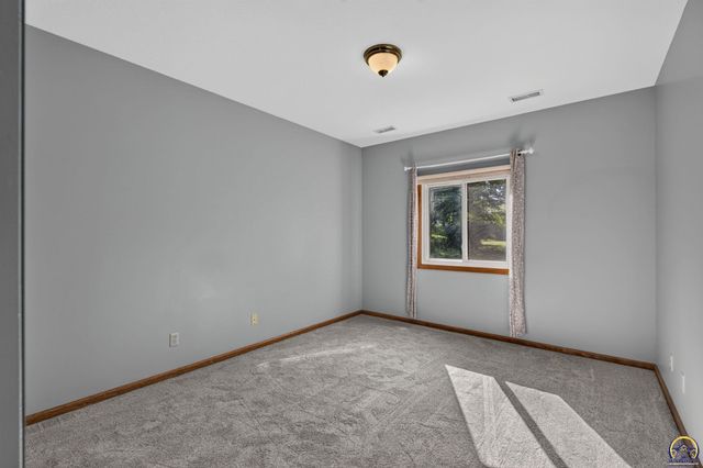 3831 SW Friar RD, Topeka, KS 66610
