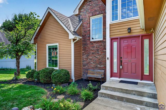 3831 SW Friar RD, Topeka, KS 66610