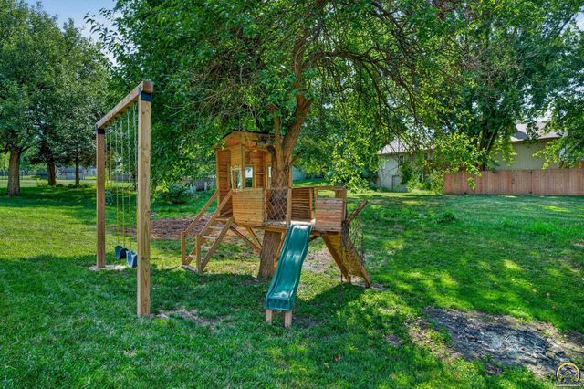 3831 SW Friar RD, Topeka, KS 66610
