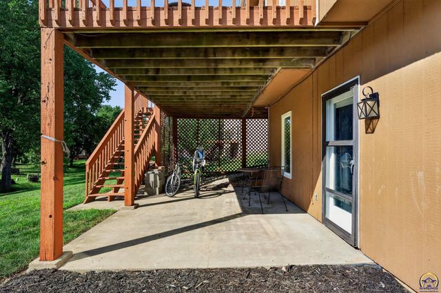 3831 SW Friar RD, Topeka, KS 66610