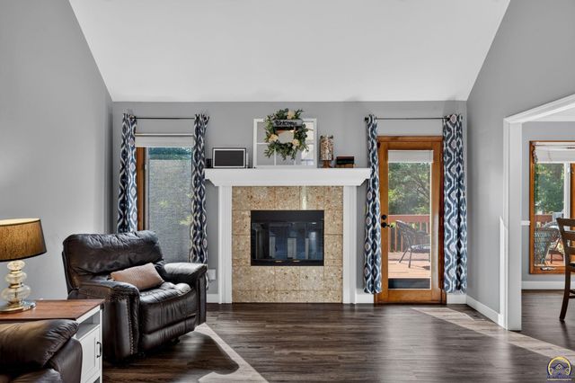 3831 SW Friar RD, Topeka, KS 66610