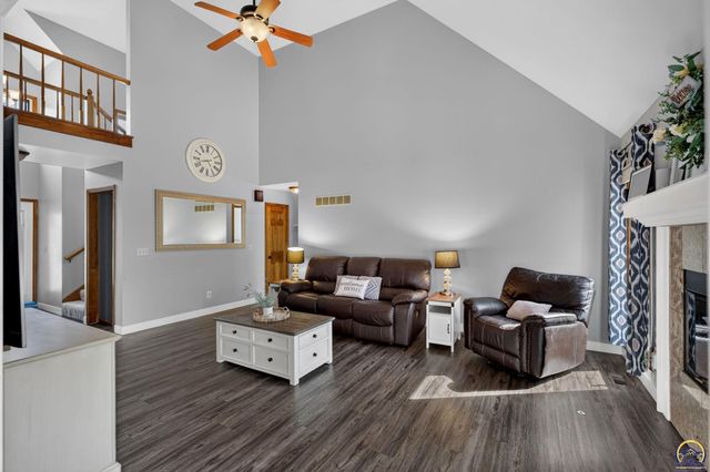 3831 SW Friar RD, Topeka, KS 66610