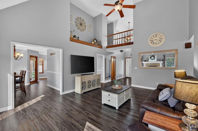 3831 SW Friar RD, Topeka, KS 66610