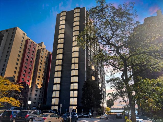 8200 E Jefferson 1006, Detroit, MI 48214
