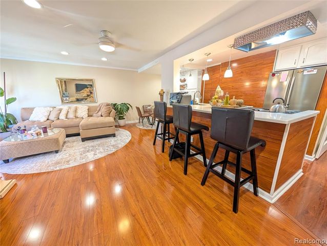 8200 E Jefferson 1006, Detroit, MI 48214