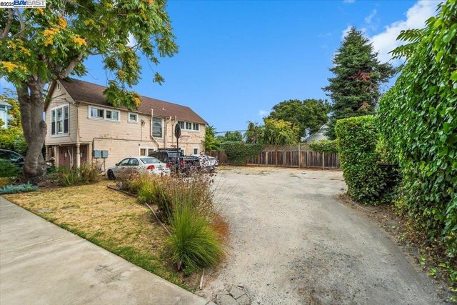 954 Park St, Alameda, CA 94501
