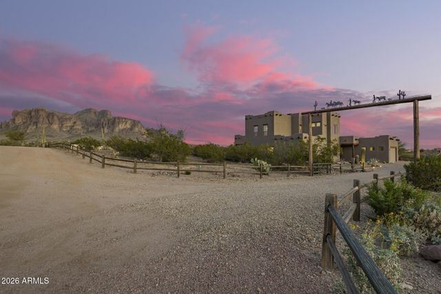 3745 E MINING CAMP Street, Apache Junction, AZ 85119