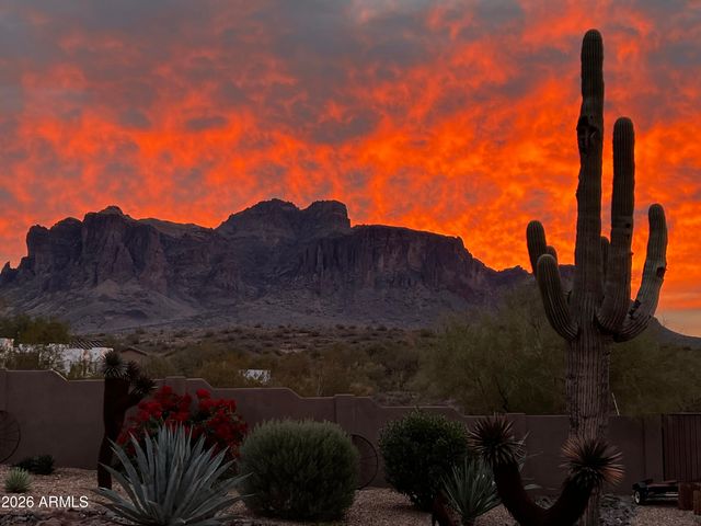 3745 E MINING CAMP Street, Apache Junction, AZ 85119