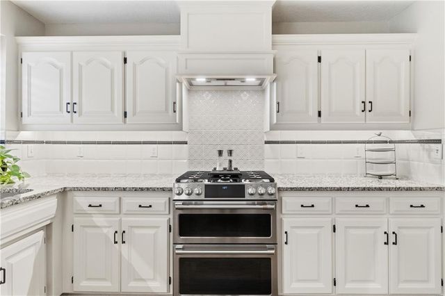 5004 W 120TH Place, Overland Park, KS 66209