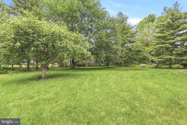 2748 VALLEY WOODS RD, Hatfield, PA 19440