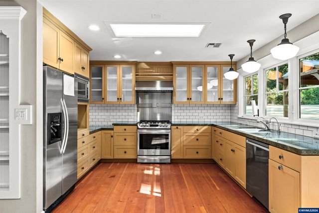 7275 SW Deerhaven Dr, Corvallis, OR 97333