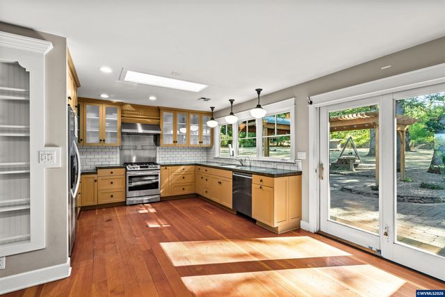 7275 SW Deerhaven Dr, Corvallis, OR 97333