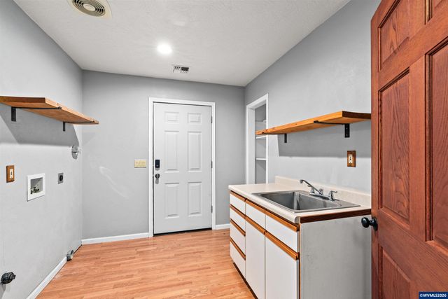 7275 SW Deerhaven Dr, Corvallis, OR 97333