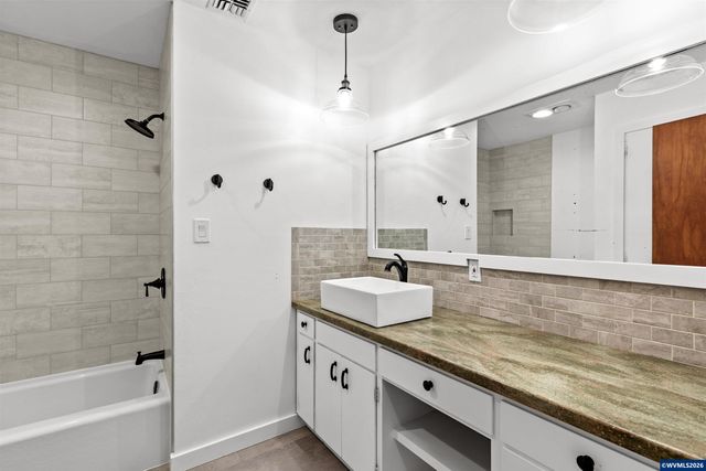 7275 SW Deerhaven Dr, Corvallis, OR 97333