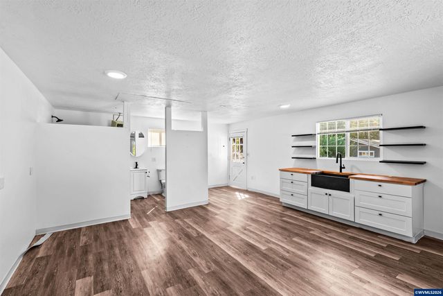 7275 SW Deerhaven Dr, Corvallis, OR 97333