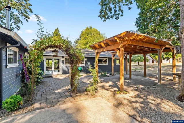 7275 SW Deerhaven Dr, Corvallis, OR 97333