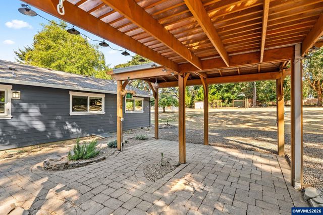 7275 SW Deerhaven Dr, Corvallis, OR 97333