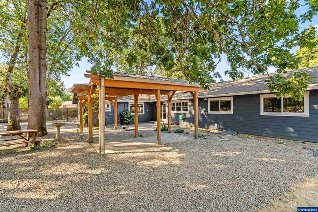 7275 SW Deerhaven Dr, Corvallis, OR 97333