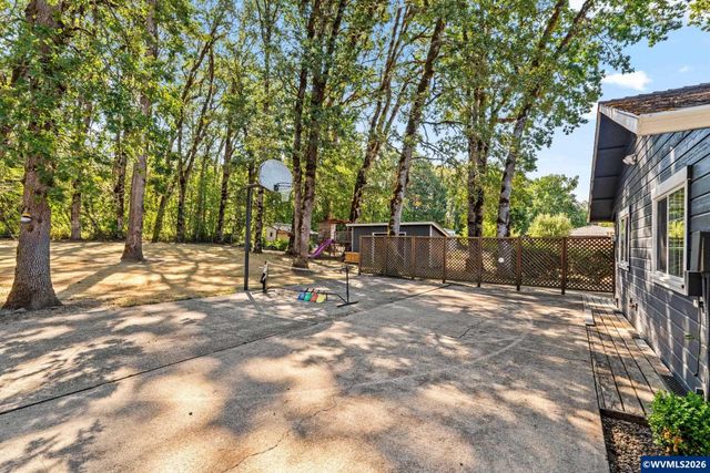 7275 SW Deerhaven Dr, Corvallis, OR 97333