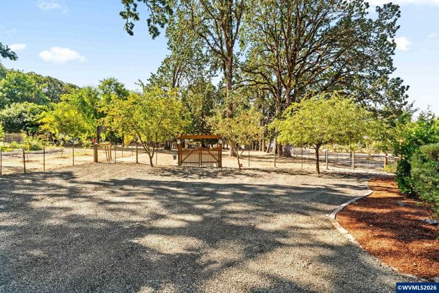 7275 SW Deerhaven Dr, Corvallis, OR 97333
