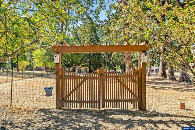 7275 SW Deerhaven Dr, Corvallis, OR 97333