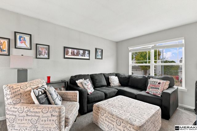 10868 Girard Street, Omaha, NE 68142