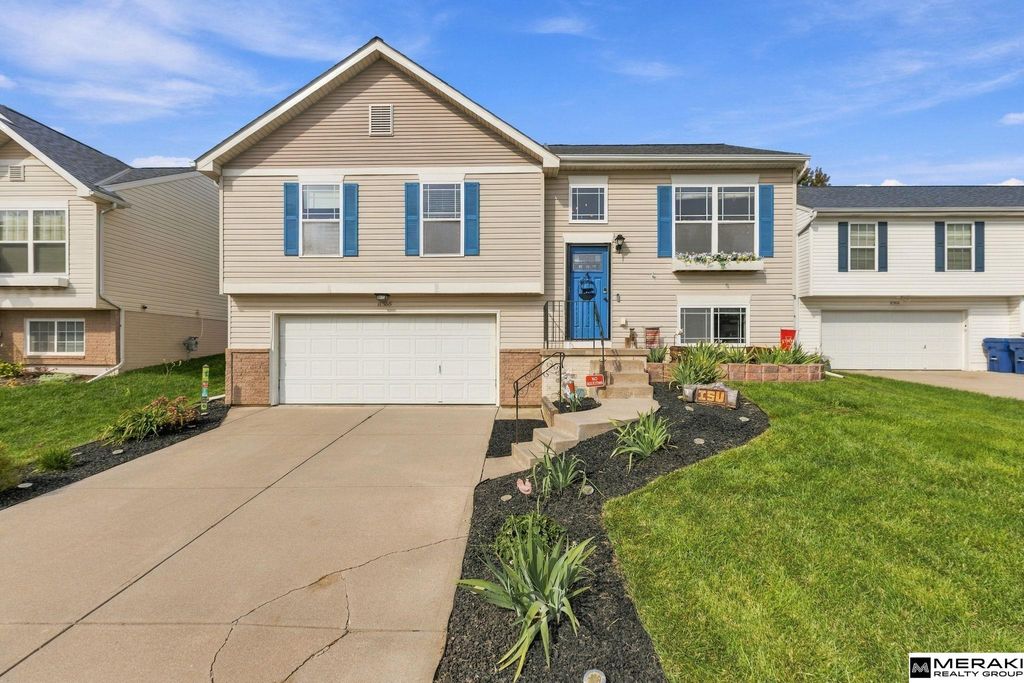 10868 Girard Street, Omaha, NE 68142