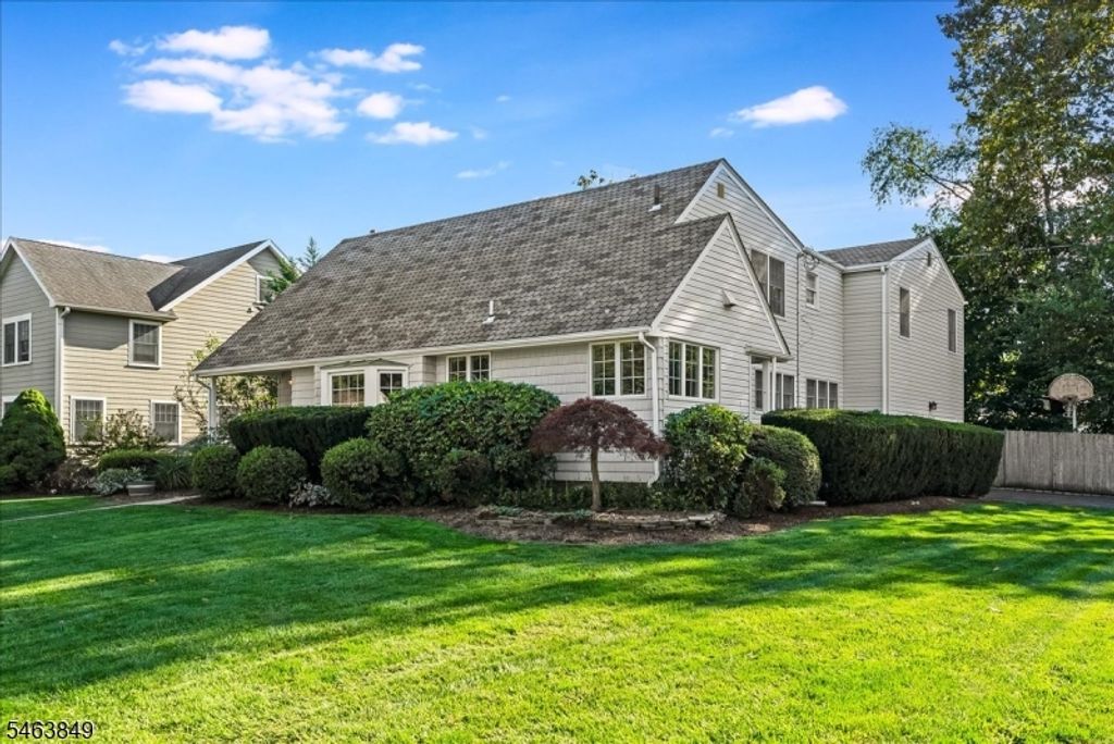 25 Richland Dr, Springfield Twp., NJ 07081 — exterior