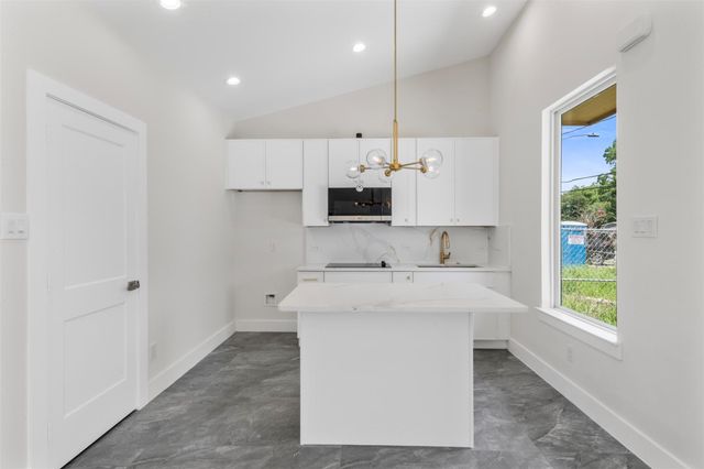 1277 Dewalt Street, Houston, TX 77088