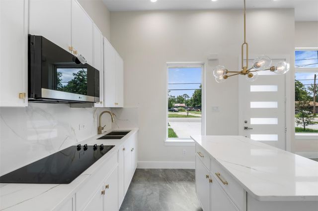 1277 Dewalt Street, Houston, TX 77088