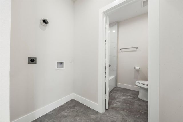 1277 Dewalt Street, Houston, TX 77088
