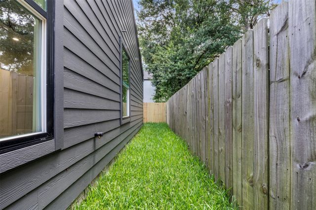 1277 Dewalt Street, Houston, TX 77088