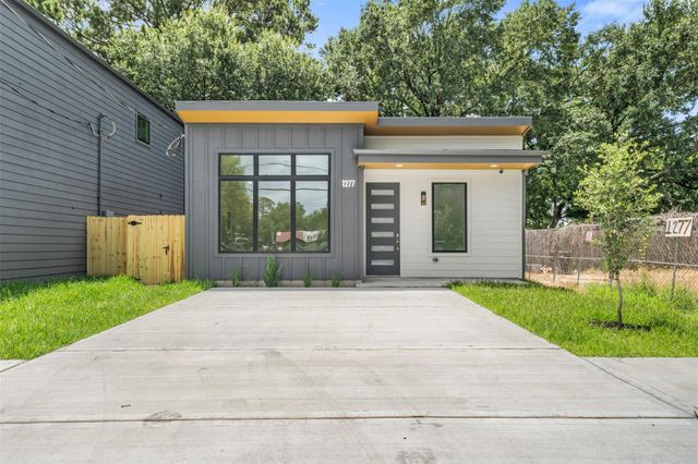 1277 Dewalt Street, Houston, TX 77088