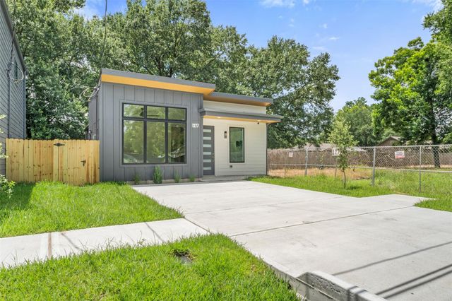 1277 Dewalt Street, Houston, TX 77088