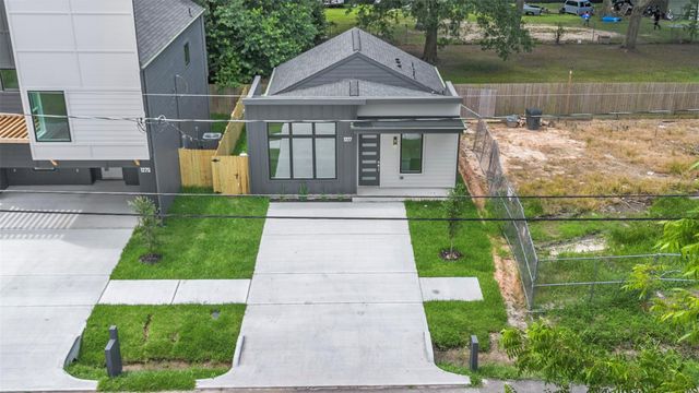 1277 Dewalt Street, Houston, TX 77088