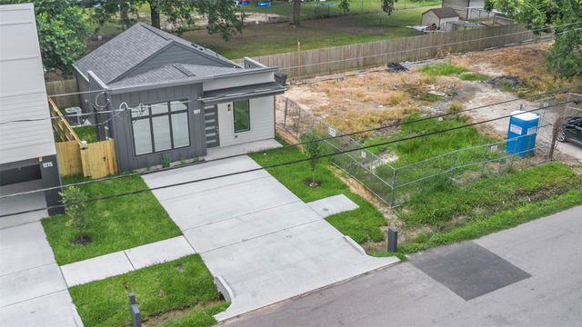 1277 Dewalt Street, Houston, TX 77088